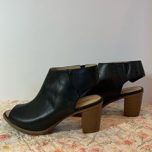 Chunky heel cutout black leather booties